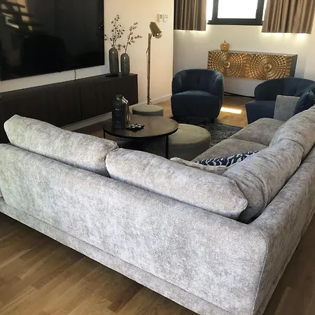 Spacious With Private Pool In